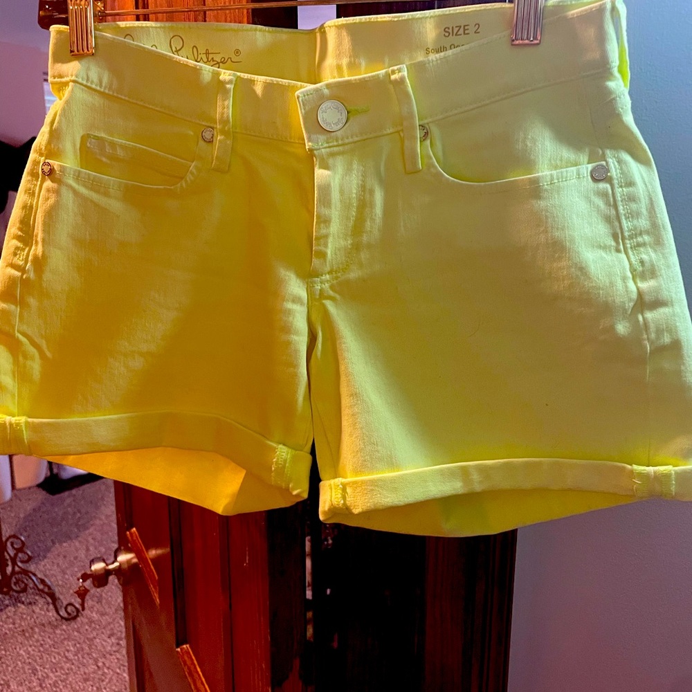 Lilly neon yellow shorts